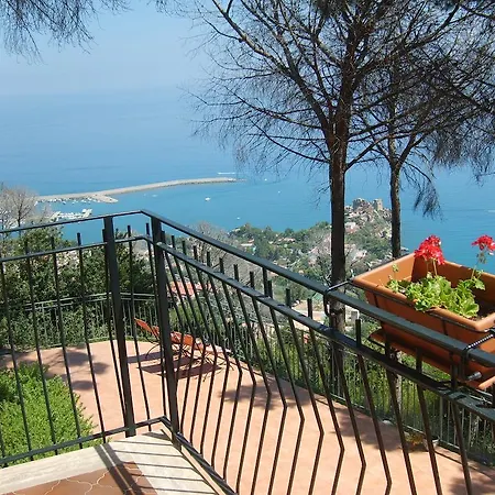 B&B Alba Tra I Pini 체팔루