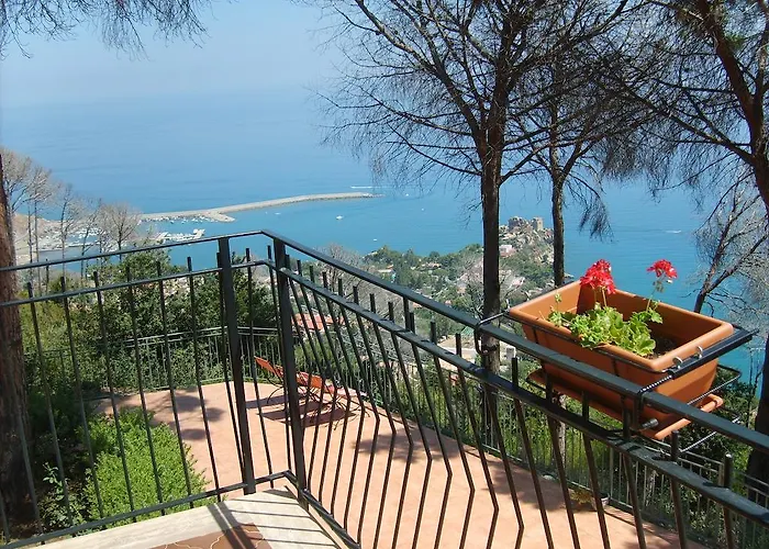 Nocleg ze śniadaniem Alba Tra I Pini Cefalù